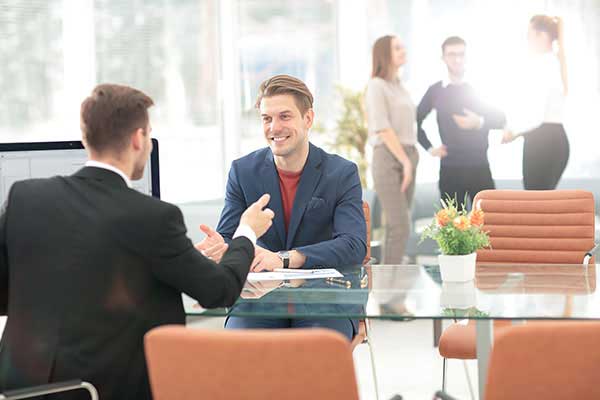 Discussion between two 20Cube professional customs brokers Sydney